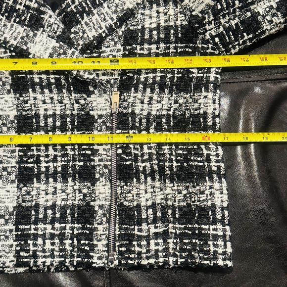 Theory Slim Crop Moto Jacket Blazer Size:2 Black White Rubber Plaid Tweed $565 - Picture 7 of 16